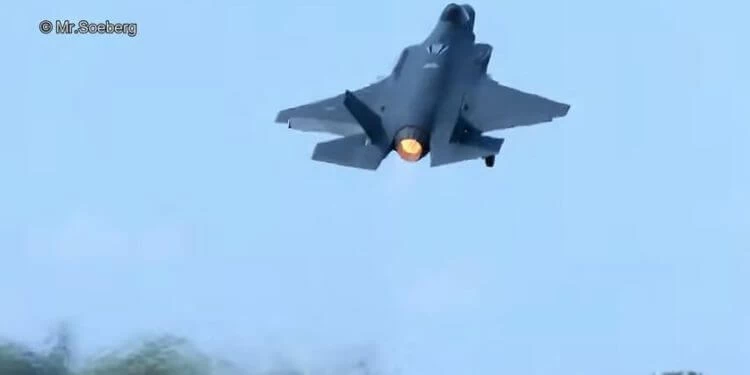 F-35: Μία προσγείωση που δεν θα έχετε την ευκαιρία να την ξαναδείτε (Βίντεο)